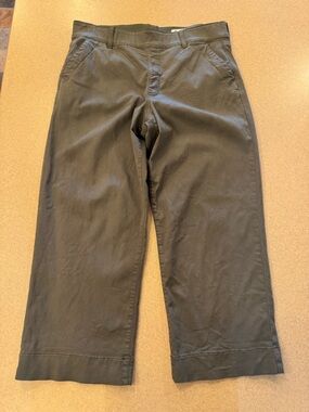 Women’s Olive Green Cropped Trousers